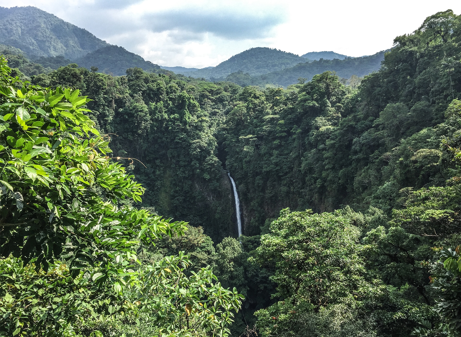 La chute d’eau de La Fortuna au Costa Rica