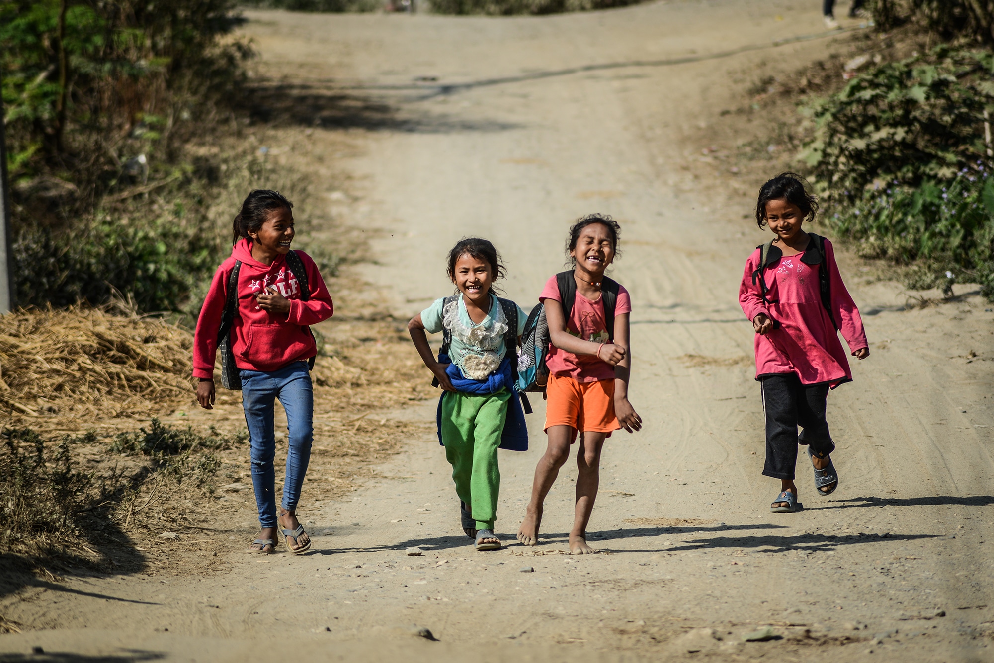 des enfants dans le parc National de Chitwan au Népal
