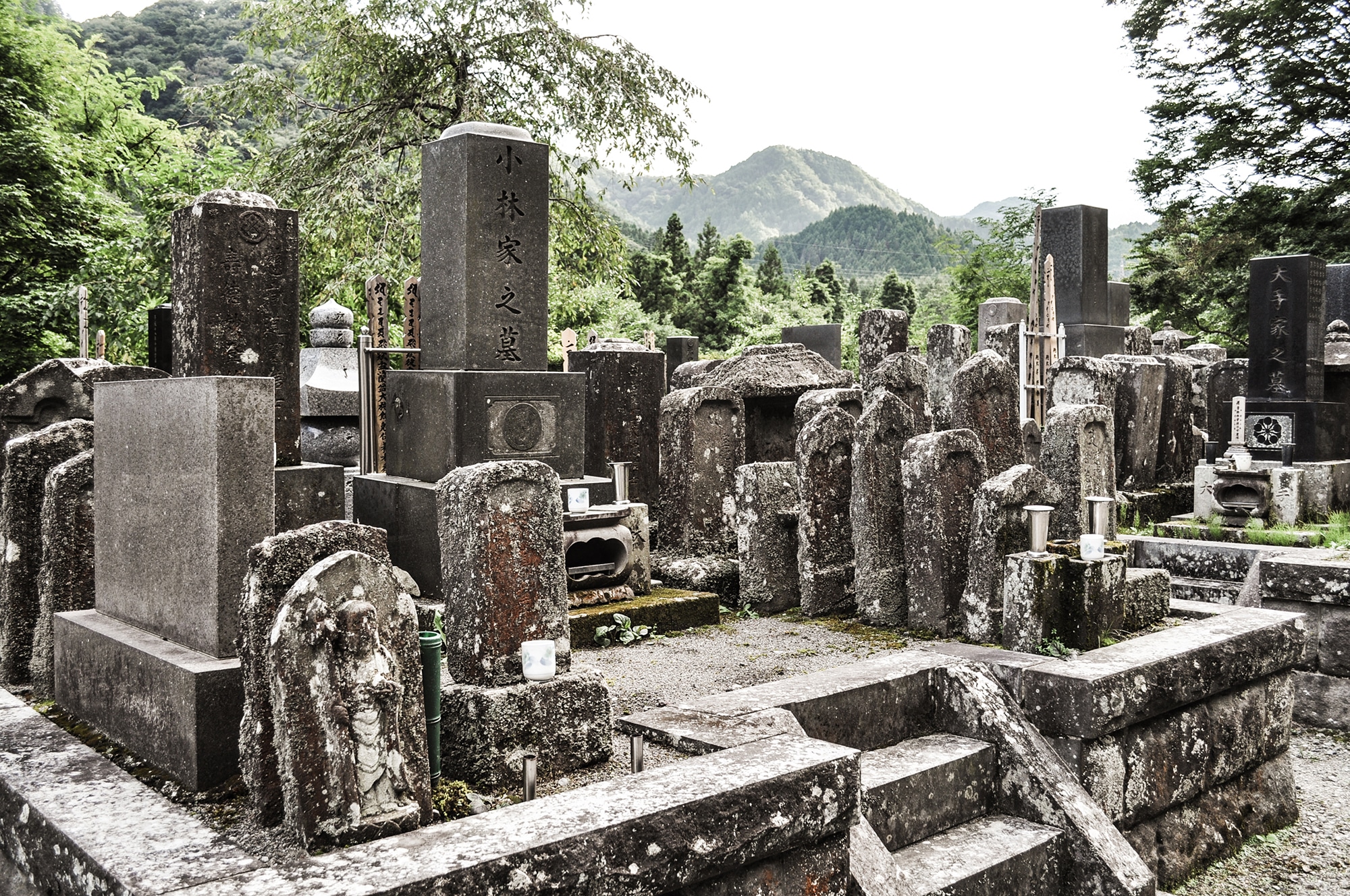 Cimetière à Nikko au Japon
