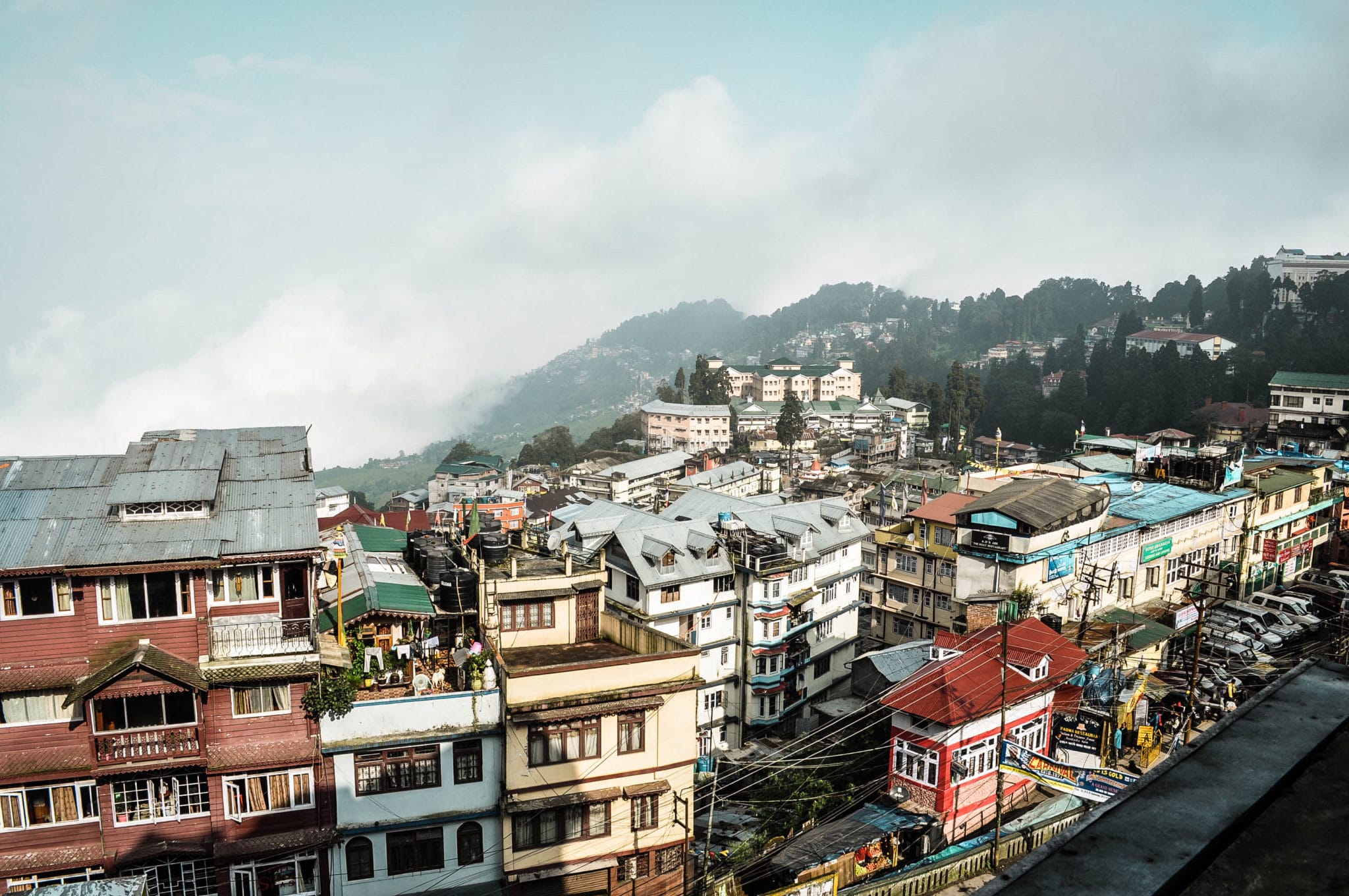 Vue sur les maisons de Darjeeling en Inde
