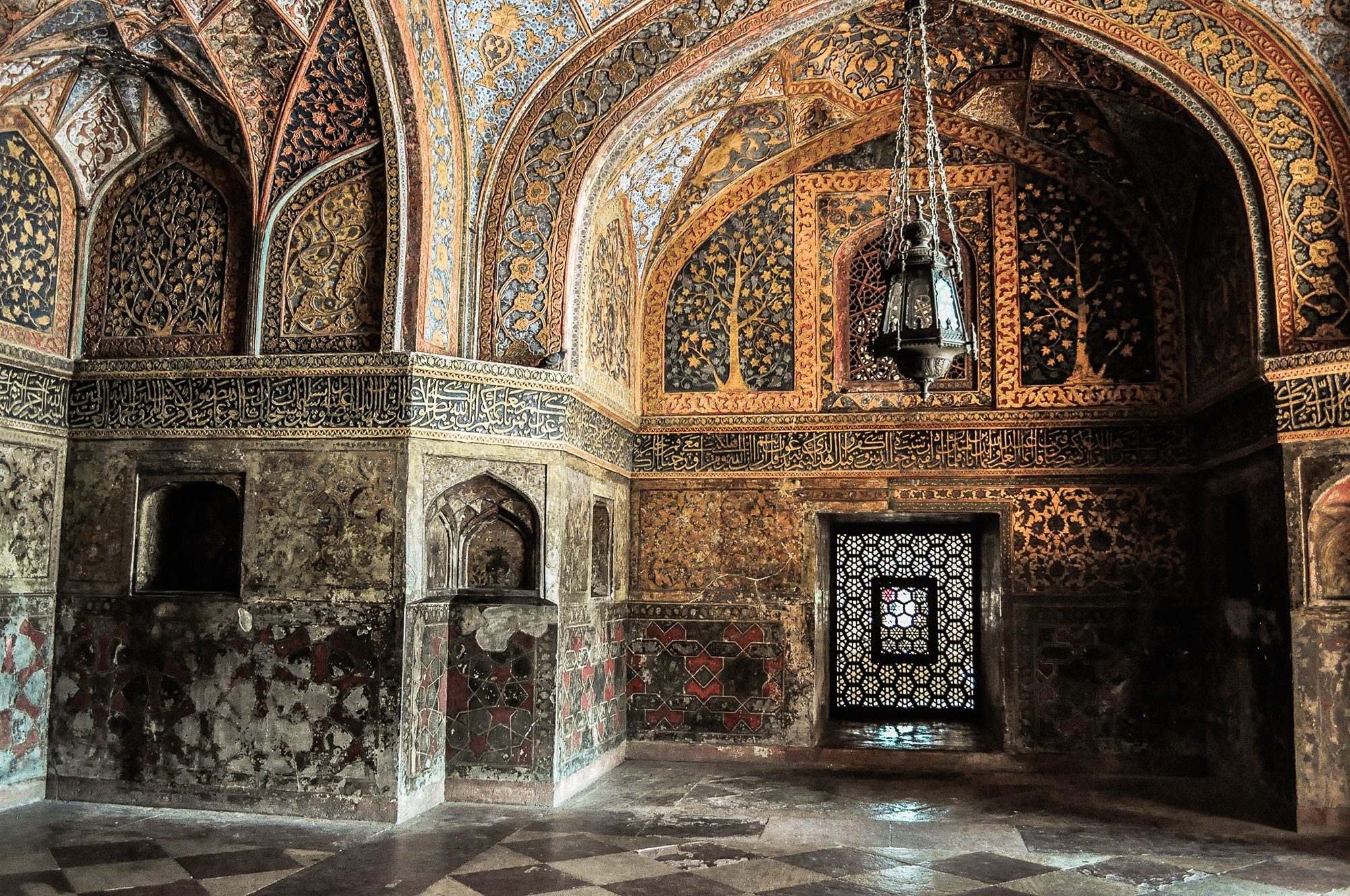 L'intérieur du Mausolée d'Itimâd-ud-Daulâ à Agra en Inde