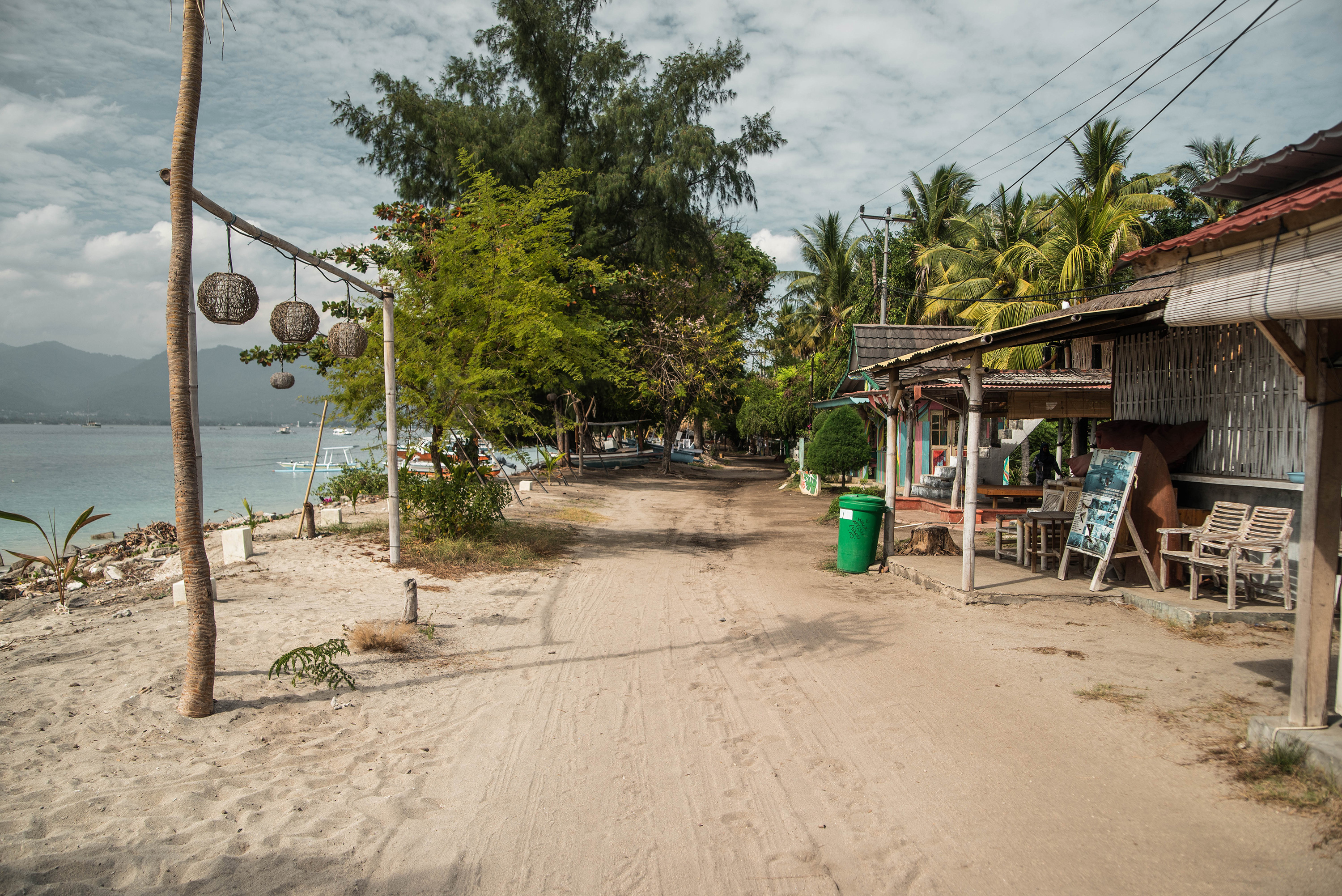 Une ruelle sur l'île de Gili Air en Indonésie