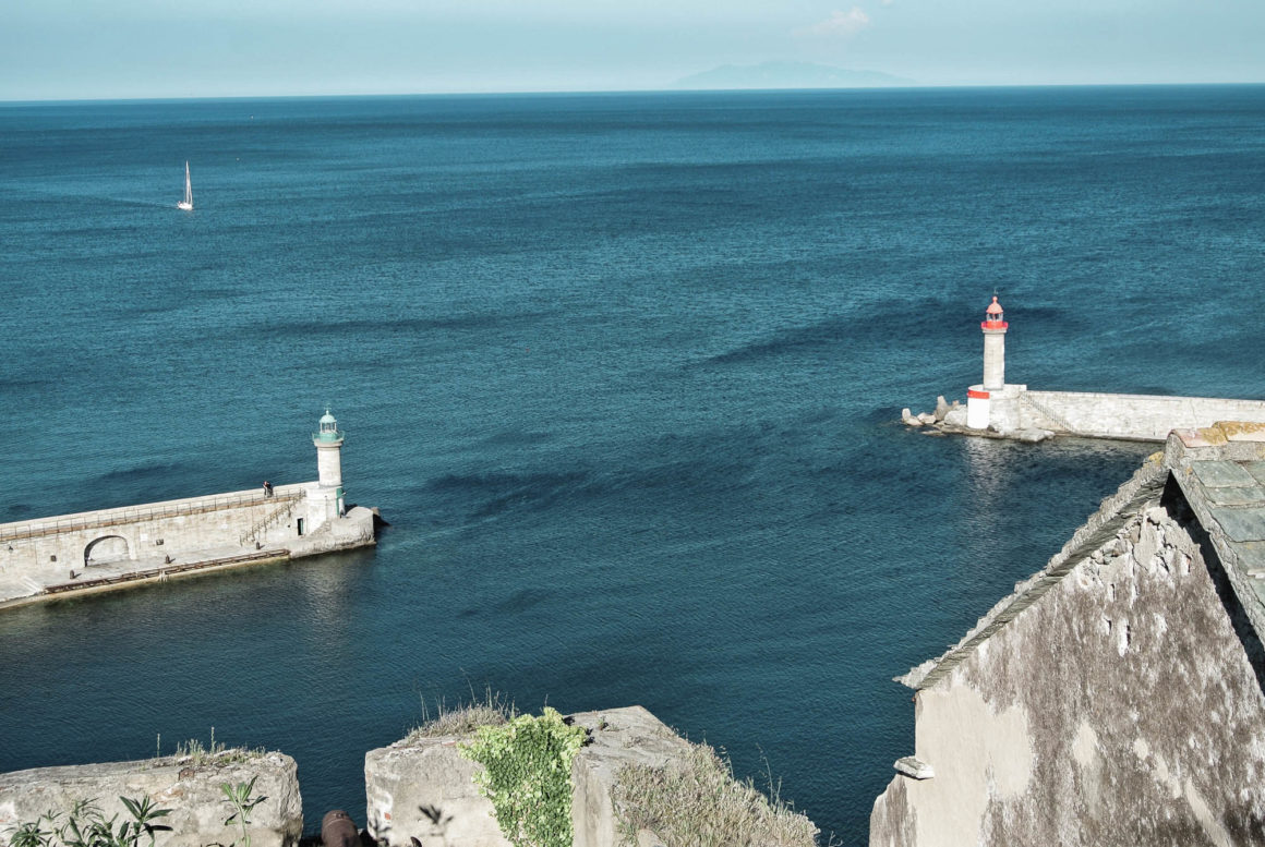 vue sur le port de bastia en corse