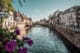 la rivière et ses ponts fleuris à strasbourg