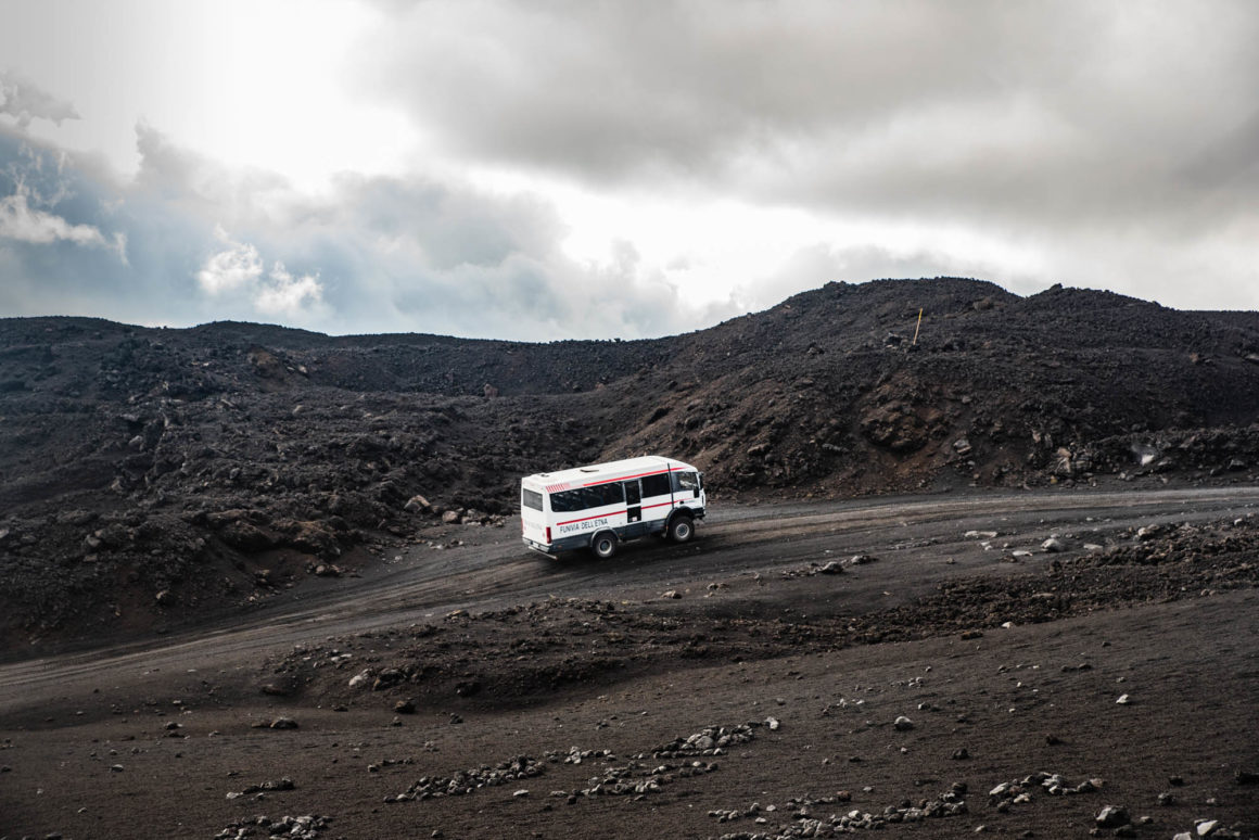 véhicule 4x4 sur volcan etna sicile