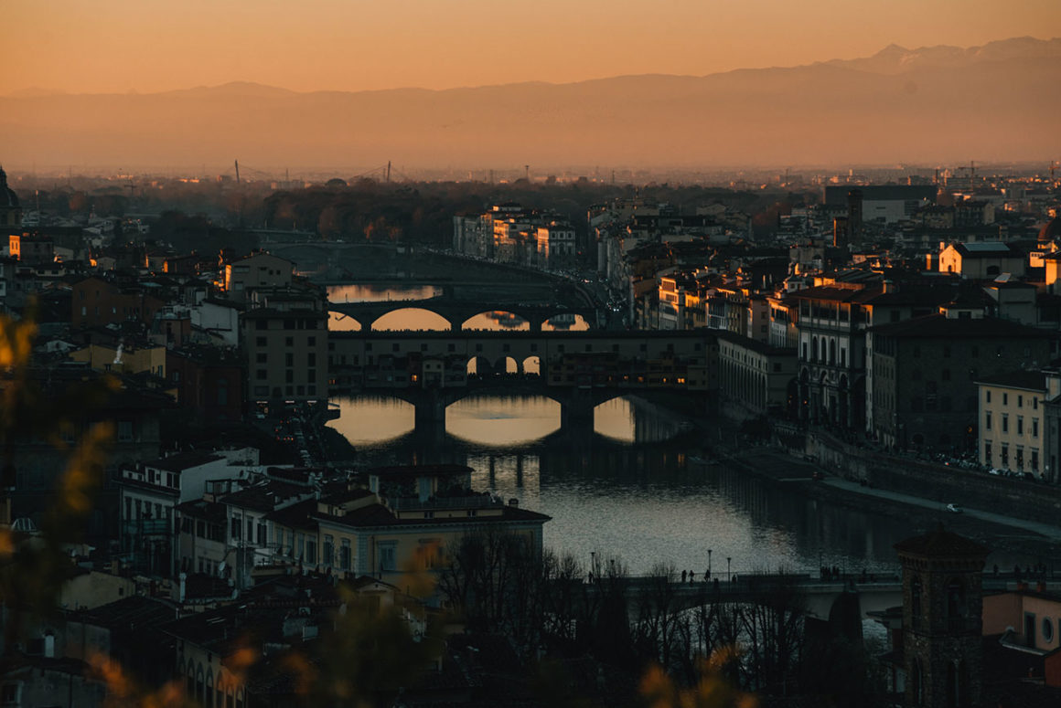 coucher de soleil sur l'Arno à florence